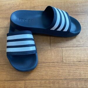 Adidas Mens 8 or Women’s 9 Black and White Slide Sandals waterproof, activewear
